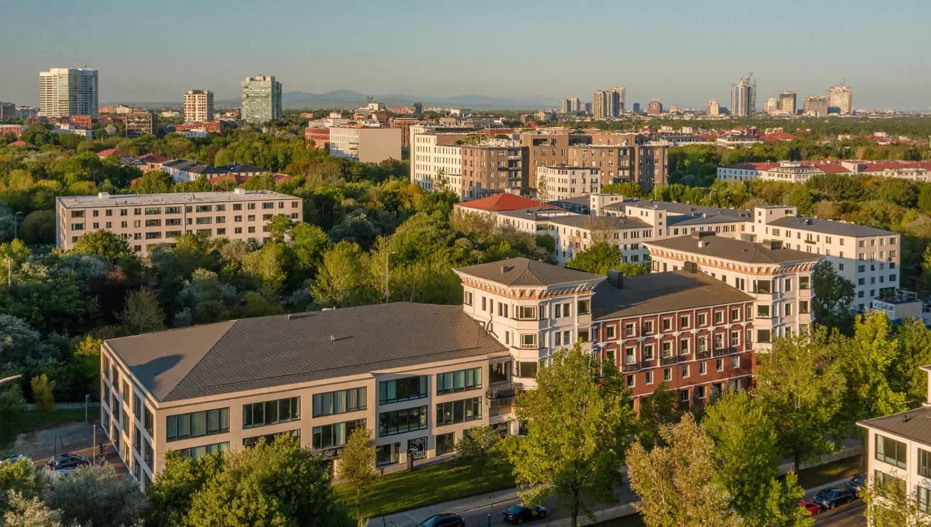 Где в Москве и Петербурге комфортно растить детей